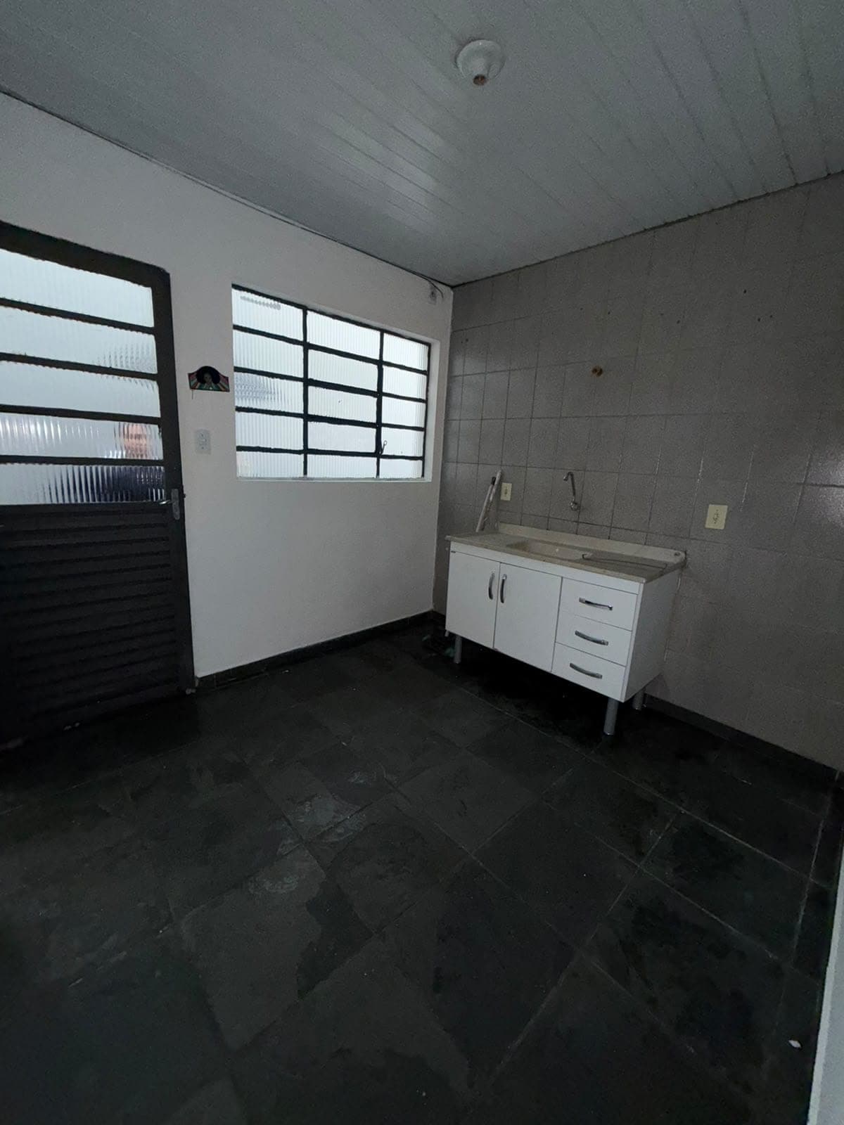 Cidade Leonor - Casa de fundos com 01 dormitório - Locação